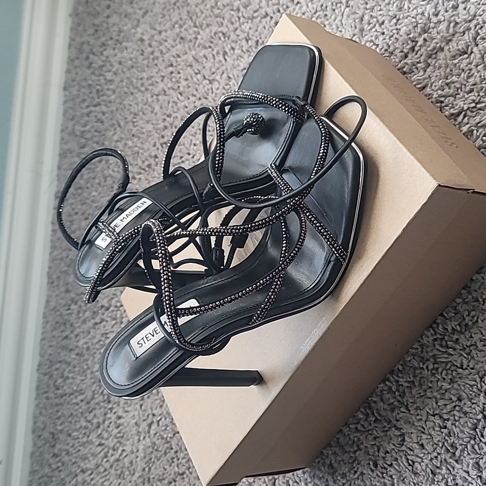 Steve Madden Unveil 7.5 Black